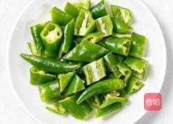 尖椒炒太白酱肉的做法图解1