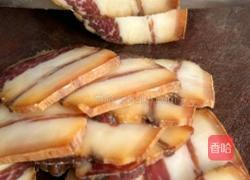 青红椒炒蔡陈记平武腊肉的做法图解1