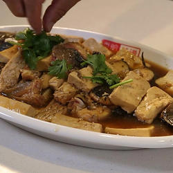垮炖鲜鱼豆腐